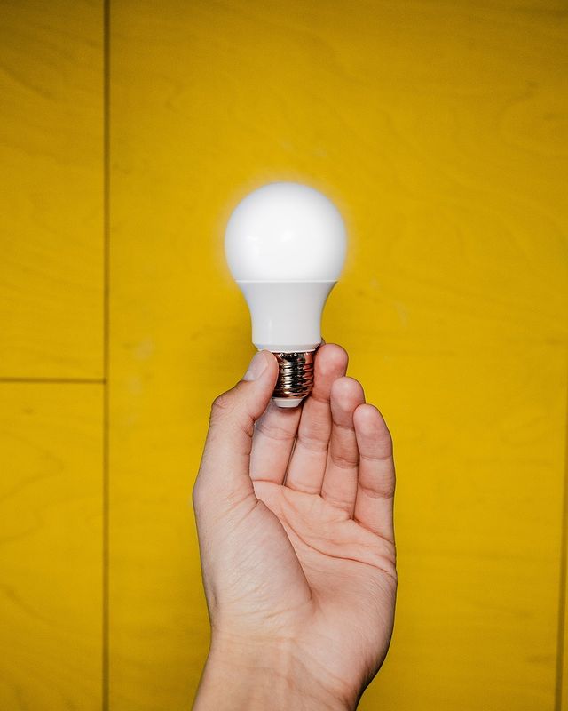 Kolme vinkkiä oman energiankulutuksen ja sähkönhinnan seurantaan:1️⃣ Säästä energiaa! Pienillä valinnoilla arjessa voi vaikuttaa sähkölaskun suuruuteen. Löydät paljon helppoja vinkkejä esimerkiksi Instagram-tililtämme!2️⃣ Tarkkaile sähkönkulutustasi, niin tunnistat kotisi sähkösyöpöt.3️⃣ Seuraa markkinatilannetta: se auttaa ymmärtämään sähkönhinnan kehitystä. Myös tähän löydät tietoa ja taustoja Instagram-tililtämme!#oomienergia #sähkö #koti