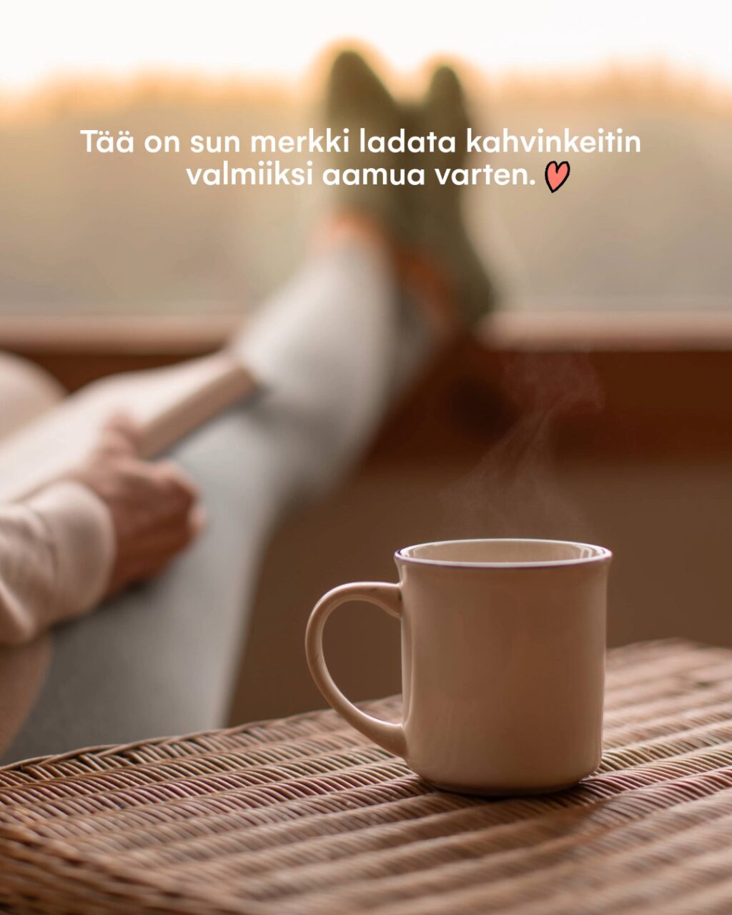 Next level tip: hommaa kahvinkeitin, jossa on ajastin ja voit herätä kahvinkeittimen porinaan ja säästät vieläkin enemmän aikaa. ☕️#oomi #kahvinkeitto #sähkö