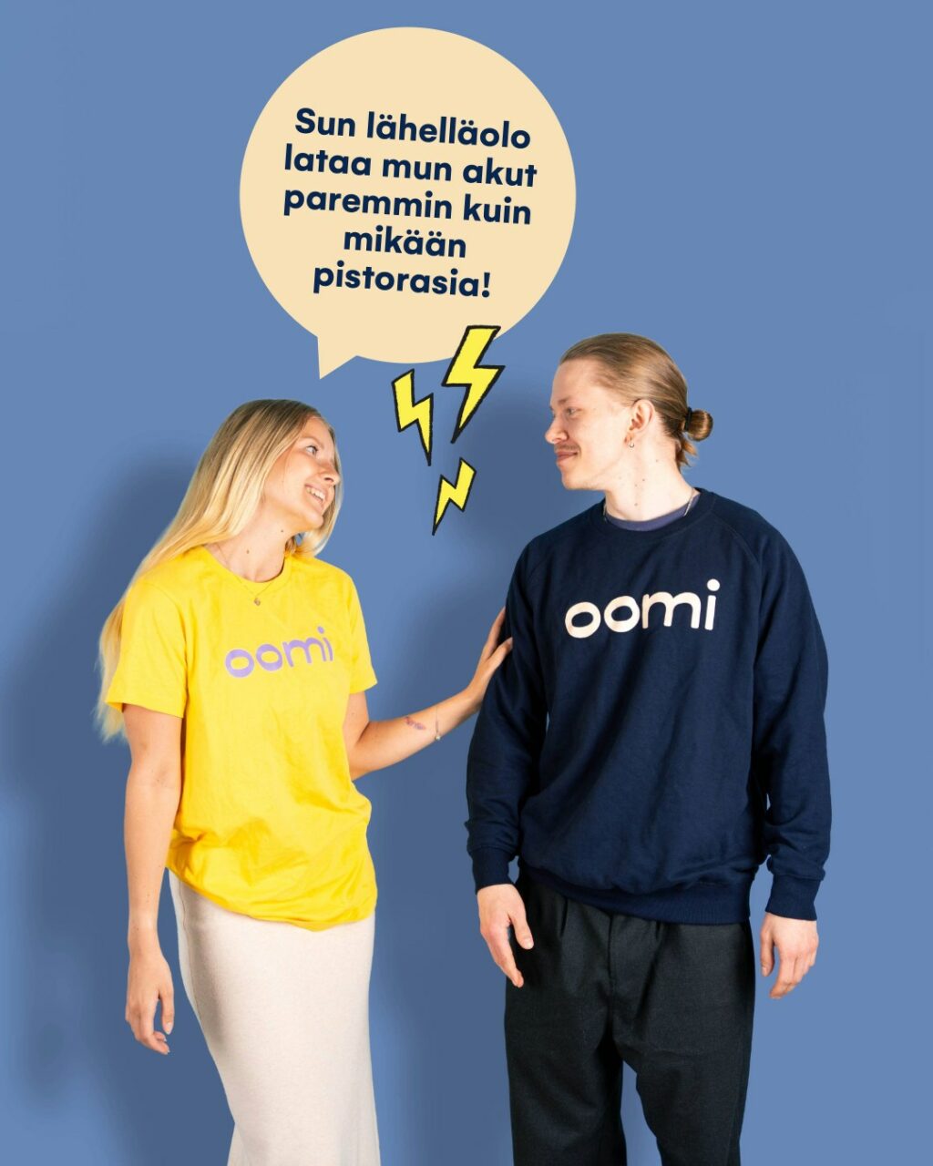 Näin ilahdutat sulle tärkeää tyyppiä. Sähköisillä hellyydenosoituksilla voit saada kesäfiiliksen vielä korkeammalle. Oomi suosittelee! ⚡️Sitoutuminen onnistuu myös sähkösopparin kanssa – tee sopimus kesän hinnoilla vuodeksi tai kahdeksi, ja voit ottaa rennosti kesän jälkeenkin. 😎#oomi #sähkösopimus #kesäromanssi