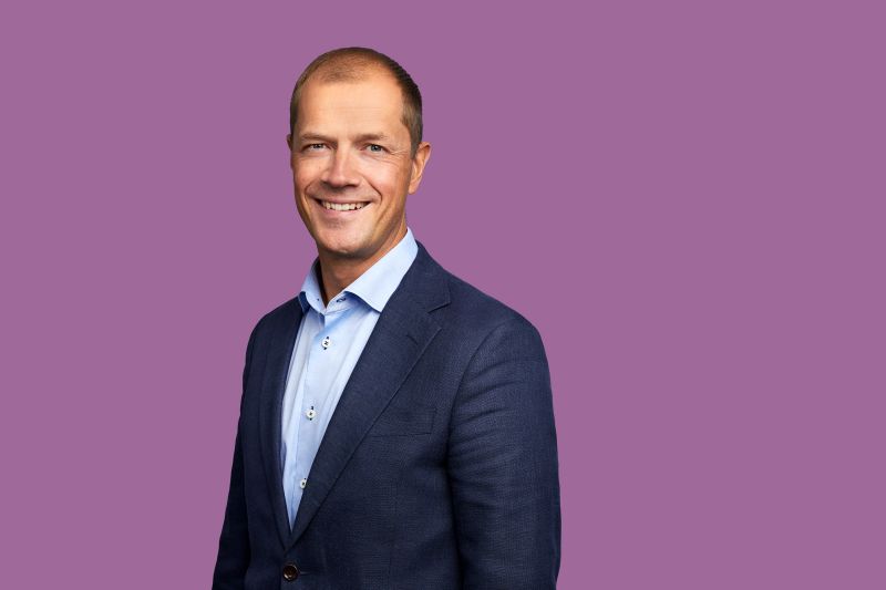 Sähkösopimusten uusi asiakastyyppi - miksi yhä useampi suomalainen valitsee hybridisopimuksen? ⚡ Vielä muutama vuosi sitten sähkösopimuksen tekeminen oli vain yksi perusarjen suoritus muiden joukossa, kun nykyään se on monelle sekä aktiivinen osa arkea, että valinta tukemaan omaa elämäntapaa. Tänä päivänä yhä useampi valitsee sopimustyypikseen hybridisopimuksen. Mitä tämä kertoo asiakastyyppien muutoksesta? Entä millainen asiakastyyppi sinä olet?Oomin kuluttajaliiketoiminnan johtaja Jani Peuhkurinen kirjoitti blogin aiheesta - linkin löydät kommenteista.#sähkö #oomi #hybridisopimus #kulutusvaikutus #sähkösopimus