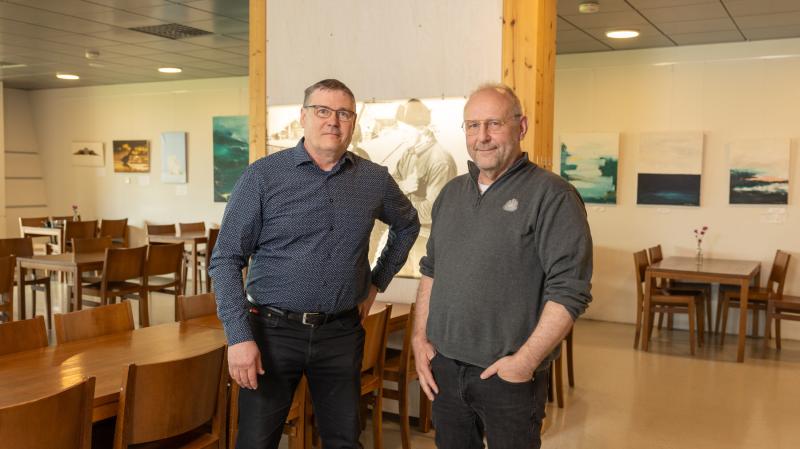 Kauppalehdessä asiaa Oomin palveluista yrityksille 💡 Kolmea yritystä pyörittävälle Seppo Helaselle on olennaista, että liiketoimintaa tukevat palvelut, kuten sähkön saatavuus, toimivat luotettavasti ja vaivatta. Yhteistyö Oomin asiakasvastaava Kari Heikkisen kanssa alkoi jo vuonna 2011.Helasen kalanjalostus- ja tukkuliike Vihiluodon Kalan sähkönkulutus on tasaista ja tuotanto pyörii päivisin, joten on tärkeää, että sopimus vastaa juuri sitä tarvetta – ja että joku tuntee yrityksen arjen. Jatkuva keskusteluyhteys tutun ja luotettavan sähkömyynnin asiakasvastaavan kanssa onkin taannut sen, että hinta on pysynyt kohtuullisena ja sähkönkulutus ennakoitavana.“Jokainen yritys on sähkönkäyttöprofiililtaan erilainen. On teollista sähkönkäyttöä, on kaupallista sähkönkäyttöä. Yrityksen toiminta ja tottumukset voivat muuttua matkan varrella. Siksi seuraan tarkasti asiakkaideni kulutusprofiilia ja etsin juuri heidän tarpeisiinsa sopivimman sopimusratkaisun”, Heikkinen sanoo.👉 Lue koko juttu Kauppalehden sivuilta: https://lnkd.in/d85wWcsp #asiakastarina #oomi #yrittäjyysVIHILUODON KALA OY
