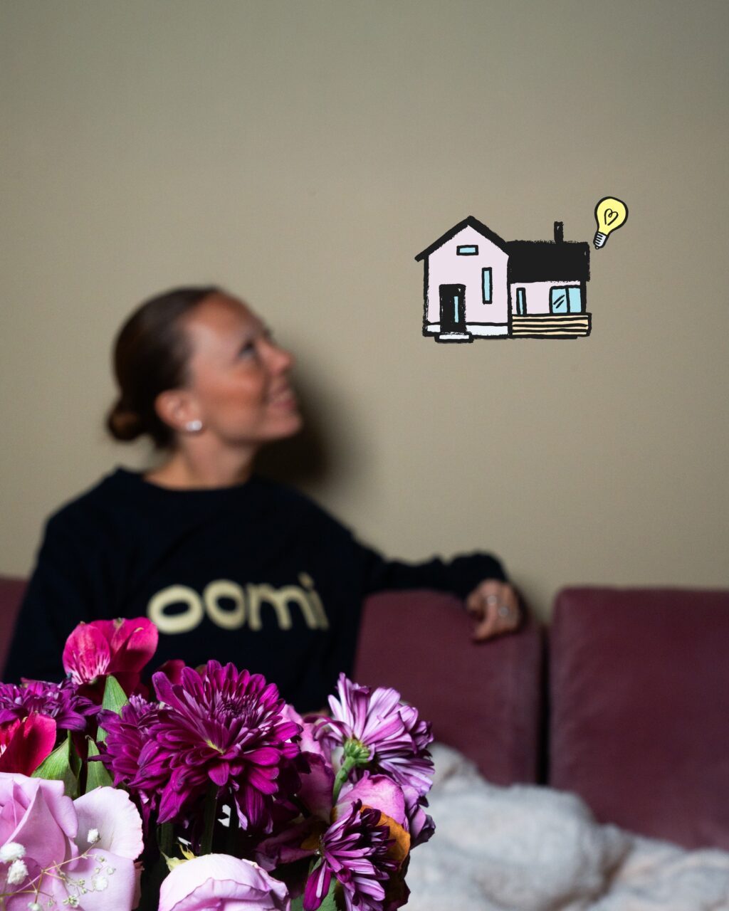 Pidä koti lämpimänä talvella! ❄️ Kylmät viimat ja pakkaset pysyvät loitolla, kun koti on hyvin lämmitetty. Lämmitys vie usein suurimman osan kodin sähkönkulutuksesta, joten kannattaa välillä tarkistaa kodin energiatehokkuus.Energiatehokkuus syntyy kolmesta eri asiasta: ? Hyvä eristys ?️ Oikein mitoitettu lämmitys ? Älykäs energiankäyttöKoti pysyy lämpimänä pienemmällä energiamäärällä, kun nämä kolme ovat tasapainossa! #oomi #sähkö