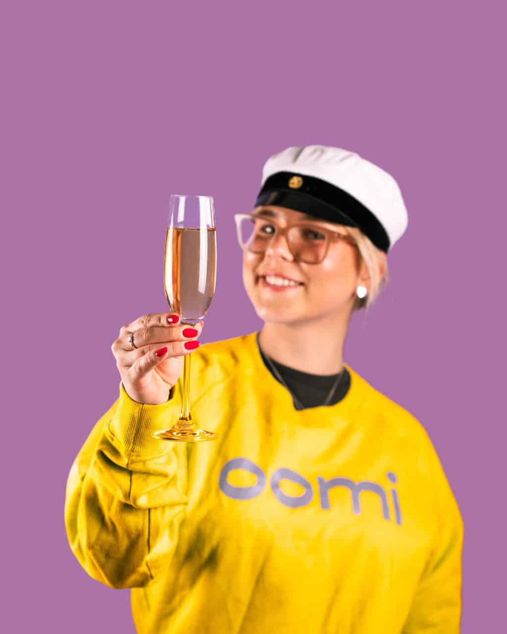 Onnea tuleville ylioppilaille ja valmistuneille! 🎓✨Muistathan, että opiskelijana voit tehdä Oomin haalarisähkösopimuksen kaikkialle Suomeen, muutit sitten opiskelujen perään Ouluun, Helsinkiin, Jyväskylään tai vaikkapa Turkuun.Haalarisähkösopparin avulla voit keskittyä olennaiseen eli uuteen kotiin ja opiskelijaelämään! 🥳