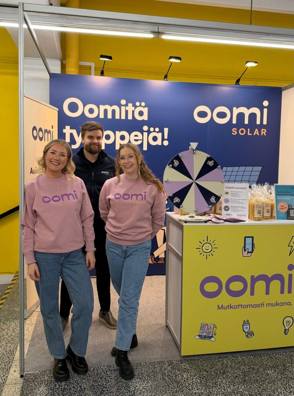 Oomi ja Oomi Solar tänään mukana Oulun yliopistolla Pestipäivillä! Tervetuloa ständille juttelemaan kesätyömahdollisuuksista. 🤩 Oomilaisia paikalla klo 15 asti.University of Oulu#oomi #oomilaiset #oomisolar